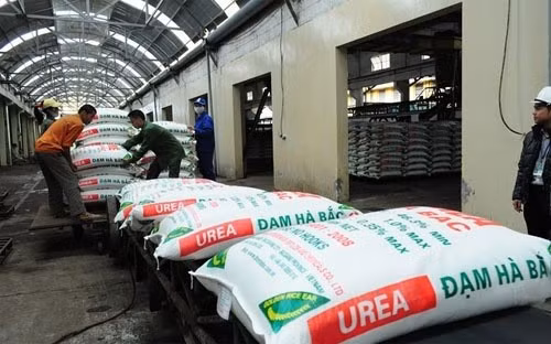 Một trong 7 dự án nghìn tỷ đang trong tình trạng thua lỗ, đắp chiếu, cần xử lý là Nhà máy Đạm Hà Bắc. Nhà máy đạm Hà Bắc có vốn đầu tư hàng chục nghìn tỷ, từng được kỳ vọng sẽ hiện thực hoá giấc mơ tự chủ hoá phân bón cho vùng đồng bằng sông Hồng. Tuy nhiên, nhà máy này lại đang có nguy cơ đắp chiếu vì lâm vào thua lỗ. Ảnh: Vneconomy.
