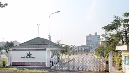 Phát biểu tại buổi họp báo do UBND tỉnh Bình Phước (BP) tổ chức vào cuối tháng 4/2016, bà Trần Thị Hồng – Phó GĐ Sở Công thương tỉnh BP cho biết, nhà máy xăng sinh học ethanol tại tỉnh Bình Phước lại tiếp tục ngừng vận hành vô thời hạn, vì sản phẩm không tiêu thụ được. Ảnh: Lao Động.