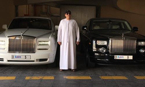 Được biết, đây không phải là lần đầu tiên doanh nhân này chi hàng triệu USD mua biển số. Năm ngoái, ông đã chi 24,5 triệu dirman, khoảng 6,7 triệu USD để mua biển số xe O9, hiện tại chúng được gắn lên 2 chiếc Rolls Royce của ông. Ảnh: CNN.