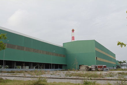 Nhà máy thép 3 nghìn tỷ của Vinashin bỏ hoang 5 năm ở Quảng Ninh: Nhà máy cán nóng thép tấm khổ rộng đầu tiên và lớn nhất Việt Nam với công suất 500 nghìn tấn/năm, được đầu tư gần 3.000 tỷ đồng, hoạt động một lần rồi bỏ hoang nhiều năm. Ảnh: Lao động.