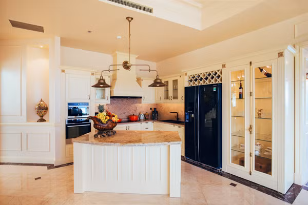 Căn bếp hiện đại, đầy đủ tiện nghi.