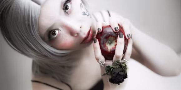 Cửa hàng giới thiệu, đây là loại táo đặc biệt dành cho những người yêu đơn phương, nó giúp người trong mộng rơi vào “lưới tình” của bạn, khi ăn trái táo này bạn sẽ khiến đối phương không thể rời xa.