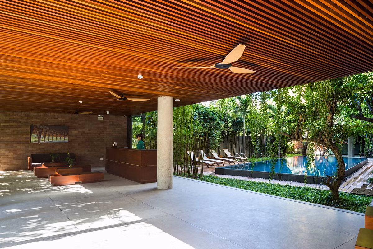 Các không gian trong khách sạn đều thoáng đạt và trong lành với hệ thống cây xanh.