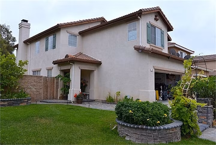 Ngôi biệt thự của Thu Phương và Dũng Taylor ngập tràn cây xanh. Bốn bề đều được bao quanh bởi rất nhiều cây cối, tạo khoảng không thoáng đãng cho không gian sống. Ảnh: Vietnamnet.