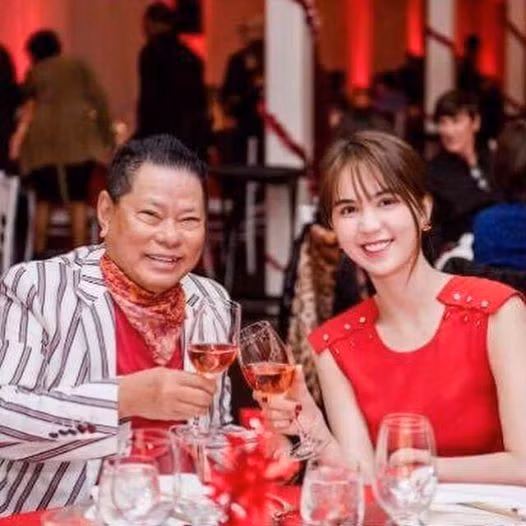 Tỷ phú Hoàng Kiều hạnh phúc bên Ngọc Trinh.