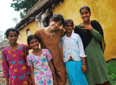 Thùy Dương của đời thường rất giản dị, kín đáo, thời gian rãnh rỗi của cô thường gặp mặt và trò chuyện với bạn bè thân thiết.