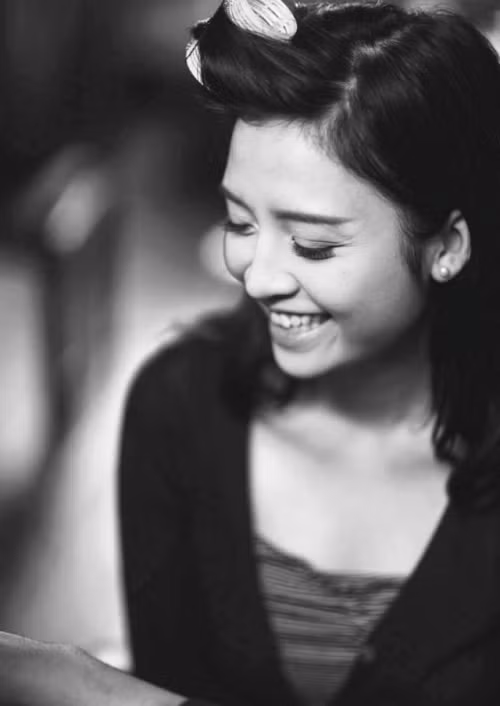 Nhiều người nhận xét MC Thuỳ Dương sở hữu một gương mặt "rất Việt Nam" với nụ cười tươi rạng rỡ, gương mặt hiền hoà, phúc hậu, giọng nói mềm mại.