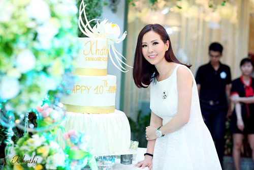 Không chỉ nổi danh trong giới showbiz, Hoa hậu Thu Hoài còn rất thành đạt trong lĩnh vực kinh doanh với thẩm mỹ viện Khơ Thị, một trong những spa làm đẹp hoành tráng nhất Sài Gòn. Ảnh: Khám Phá.