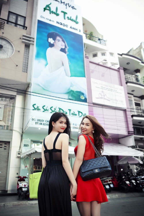 Từ một cô người mẫu nội y được mệnh danh là “người đẹp não ngắn”, “thích ăn bám đại gia”…Ngọc Trinh bất ngờ trở nên thành đạt trong lĩnh vực kinh doanh spa, sản phẩm làm đẹp...Ảnh: Tinmoi.