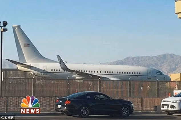 Chiếc xe của gia đình ông Obama được cho là đã nhiều lần ghé thăm bất động sản ở Rancho Mirage.