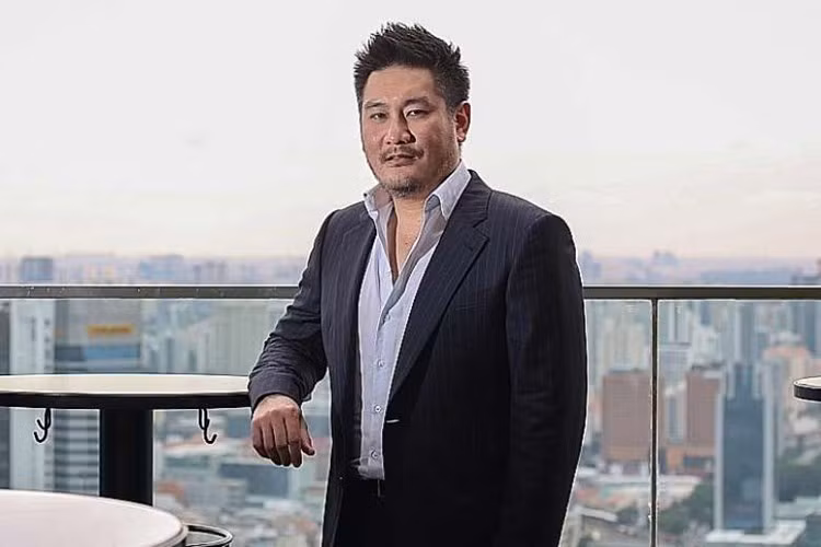 Cũng trong tháng 12 này, ông Chatri Sityodtong, nhà sáng lập chuỗi phòng tập võ thuật tự do Evolve MMA lớn nhất châu Á và cũng là ông chủ của nhiều thương hiệu lớn nhỏ khác đã hào phóng chi tới nửa triệu USD để mời 100 nhân viên của mình đi du lịch nước ngoài. Ảnh: Straitstimes.