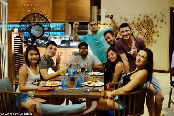 Đây không phải lần đầu tiên ông chi mạnh tay cho nhân viên đi nghỉ dưỡng. Các chuyến du lịch như là một phần văn hóa của công ty này. Trong 5 năm qua, ông Chatri Sityodtong từng đưa nhân viên đến các điểm du lịch nổi tiếng như Bali, Krabi, Khao Lak và Bintan ở Indonesia. Ảnh: Dailymail.