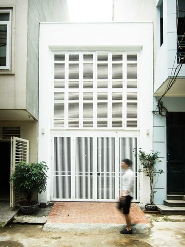 Ngôi nhà ống trong ngõ hẻm ở quận Thanh Xuân, Hà Nội với thiết kế hiện đại và độc đáo, cũng từng xuất hiện trên tạp chí kiến trúc Archdaily.