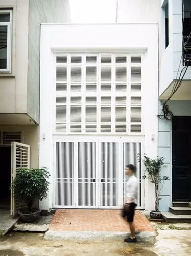 Ngôi nhà ống trong ngõ hẻm ở quận Thanh Xuân, Hà Nội với thiết kế hiện đại và độc đáo, cũng từng xuất hiện trên tạp chí kiến trúc Archdaily.