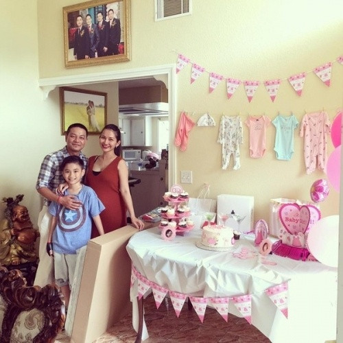 Sau cuộc hôn nhân đầu đổ vỡ, Kim Hiền hiện có cuộc sống viên mãn với người chồng thứ hai ở Mỹ. Biệt thự của vợ chồng diễn viên Kim Hiền bên Mỹ khá rộng rãi và bình yên. Ảnh: Sức khỏe cộng đồng.