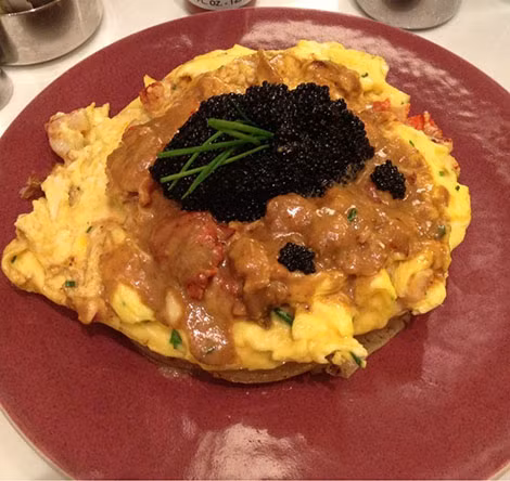 6. Tôm hùm Frittata: Tôm hùm Frittata được bán ra lần đầu tiên tại khách sạn Le Parker Meridian, New York. Món ăn có bề ngoài đơn giản này có giá 1.100 USD. Các nguyên liệu của nó gồm tôm hùm, trứng gà và trứng cá Servuga. Một phiên bản chất lượng kém và rẻ tiền hơn của nó chỉ bán với giá 100 USD.