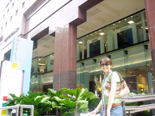 Ở thời điểm có nhiều cơ hội phát triển sự nghiệp, Tăng Thanh Hà bất ngờ dừng mọi hoạt động để sang Singapore du học ngành Quản lý khách sạn. Ảnh: Khám Phá.