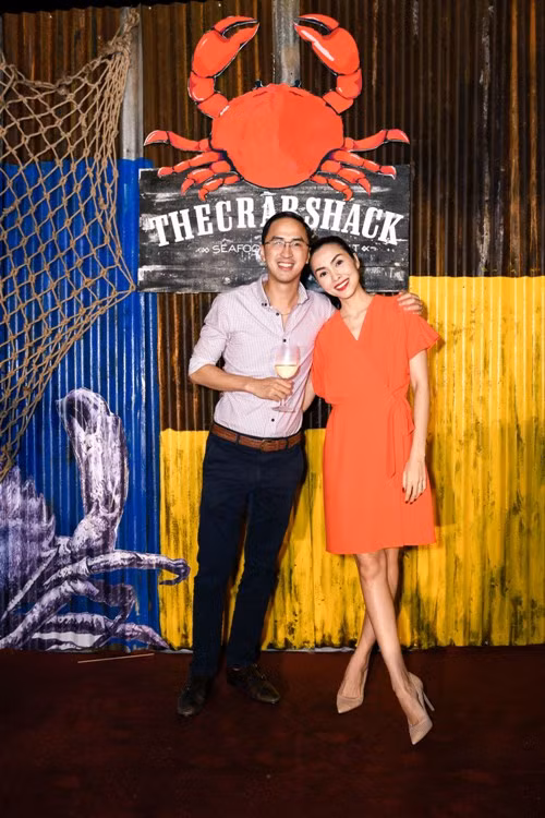 Một năm sau khi thành lập công ty riêng, Tăng Thanh Hà mở rộng kinh doanh sang lĩnh vực ẩm thực. Ảnh: Hà Tăng khai trương nhà hàng ẩm thực thứ 3 tại TP HCM (Nguồn: TGĐA).