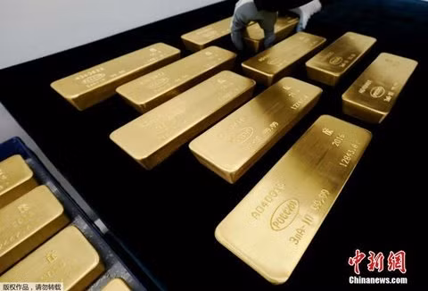 Nhà máy Krastsvetmat bắt đầu sản xuất vàng từ năm 1943 sau đó mở rộng quy mô lớn hơn. Các thỏi vàng được tạo ra từ nấu tan chảy các hạt vàng tinh khiết, chất lượng tốt nhất.