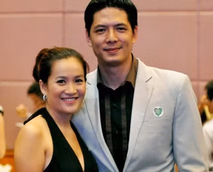 MC, siêu mẫu Bình Minh: Năm 2008, Bình Minh gây bất ngờ khi kết hôn với doanh nhân Anh Thơ - giám đốc marketing khách sạn Caravelle ở TP HCM khi đó.