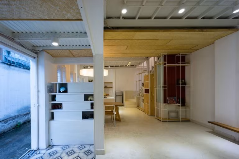  Ngôi nhà độc đáo này nằm trong một khu vực dân cư của quận Thủ Đức, ngoại ô của TP HCM.