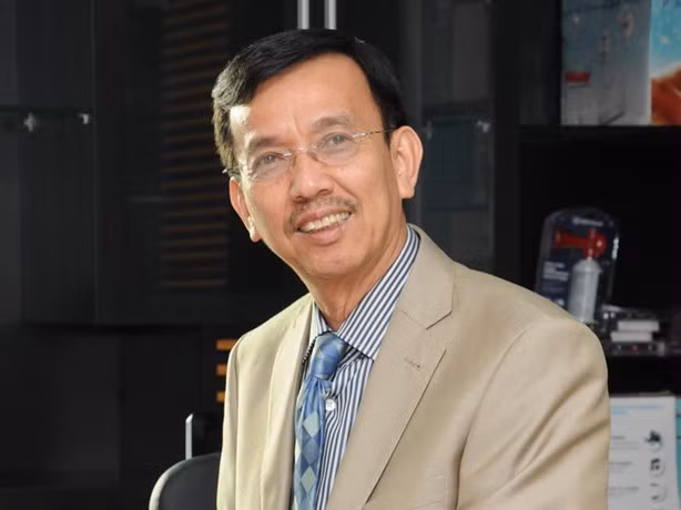 Công ty California Waste Solution (CWS) của “vua rác” David Dương thành lập vào năm 1990 tại California, Mỹ, chuyên cung cấp các dịch vụ thu thập và tái chế rác thải. Tạp chí Waste Age đã thường xuyên đánh giá CWS là một trong những công ty tái chế hàng đầu tại Mỹ. CWS đã nhận được nhiều giải thưởng trong lĩnh vực tái chế do Hội đồng Quản lý Rác thải California trao tặng.