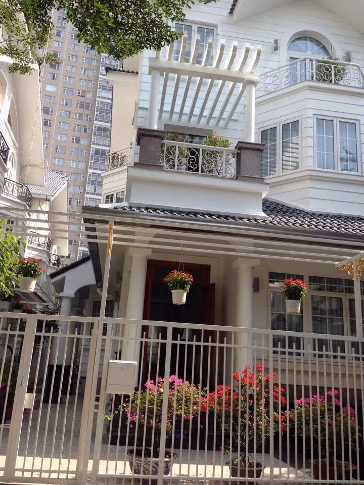 Nhà Hà Anh Tuấn nằm ngay mặt tiền trên đường lớn trước Dinh Thống Nhất. Ảnh: FBNV.