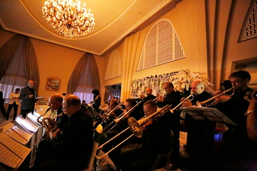 Giáng My mời các nghệ sĩ nước ngoài trong dàn nhạc World Orchestra tới biểu diễn. Dàn nhạc mang tới những tiết mục ý nghĩa về Giáng sinh, năm mới, góp phần tạo nên bữa tiệc âm nhạc sang trọng, hoành tráng. Ảnh: VNE.