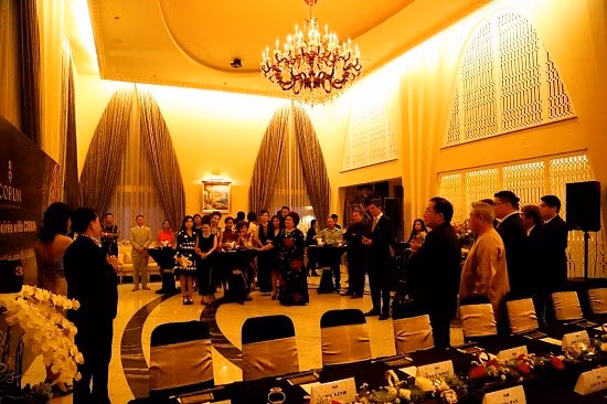 Buổi tiệc xa hoa này là dịp hội ngộ của nhiều bạn bè Giáng My cùng các nghệ sĩ nổi tiếng như: Người đẹp biển Ninh Hoàng Ngân, siêu mẫu Hữu Long, diễn viên Quang Hòa... Ảnh: Công lý.