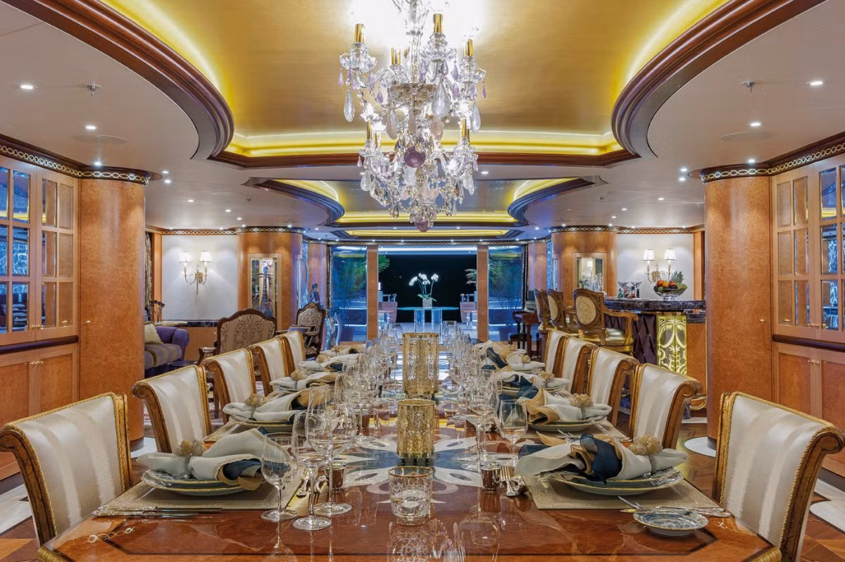 Khu vực ăn uống rộng rãi dành cho các bữa tiệc.