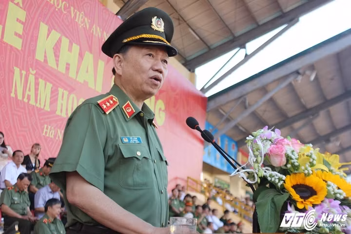 Thượng tướng Tô Lâm phát biểu tại lễ khai giảng năm học mới tại Học viện An ninh nhân dân.