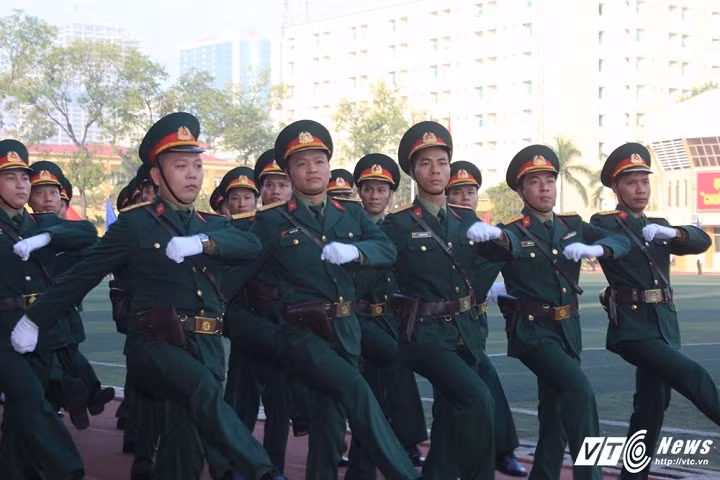Khối học viên quân đội.
