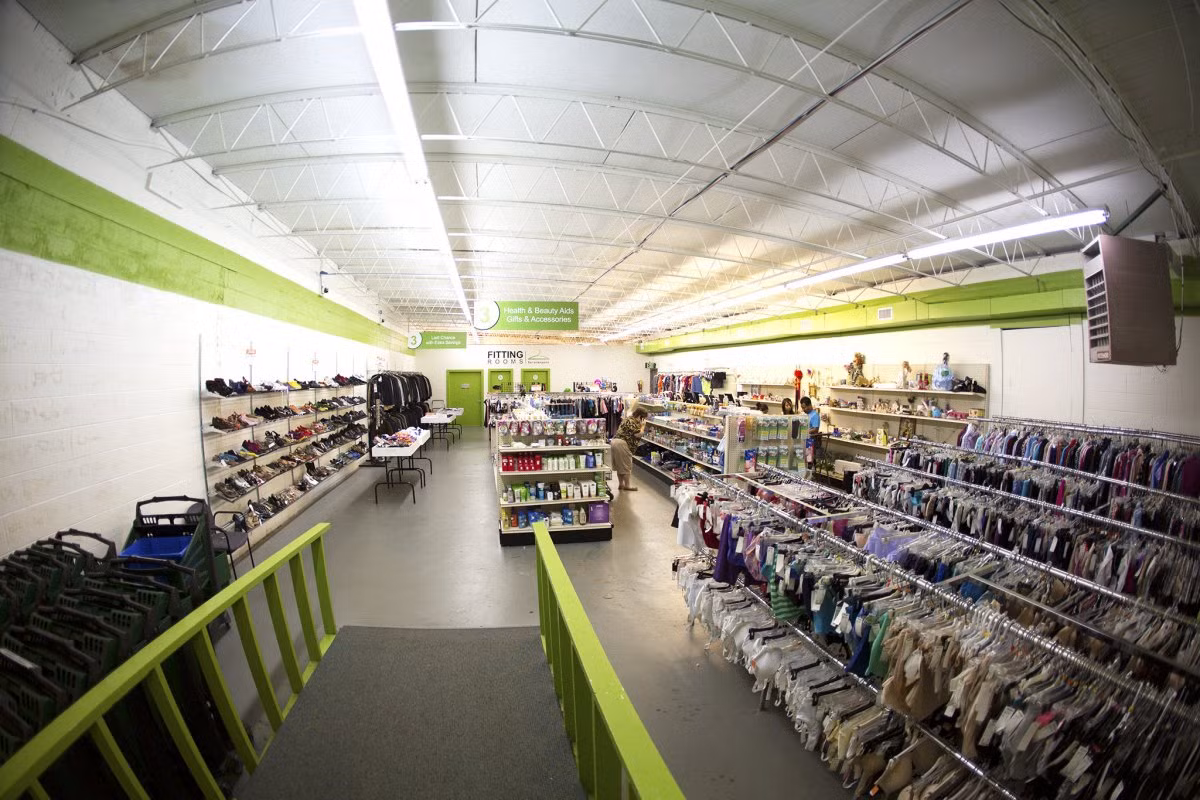 Hành lý bị thất lạc cần một khoảng thời gian rất dài để tìm đường về với chủ. Còn nếu sau thời gian 90 ngày không tìm được người nhận, túi xách của bạn sẽ thuộc về hãng hàng không một cách hợp pháp, còn bạn sẽ nhận được một khoản tiền bồi thường. Đó là khi UBC, trong một thỏa thuận độc quyền với các hãng hàng không khác nhau, mua lại hành lý của bạn.