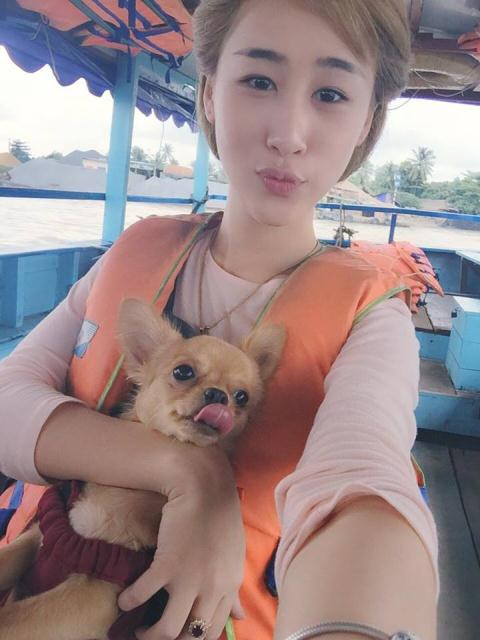 Sau khi hình ảnh về việc Trương Quỳnh Tiên tung tiền ra ngoài đường, nhiều ý kiến đã cho rằng đây là hành động gây chú ý để nổi tiếng của cô gái trẻ này. Có ý kiến, hành động của cô gái này là sai trái làm huyên náo gây mất trật tự có thể bị phạt vì hành vi đó. Ảnh: Facebook.