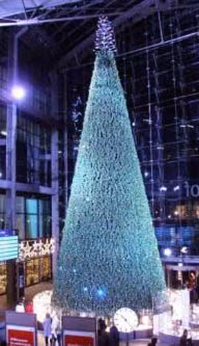 Cây thông Noel gắn đèn LED và pha lê ở Hong Kong trị giá 1 triệu USD. Ảnh: Mostluxuriouslist.