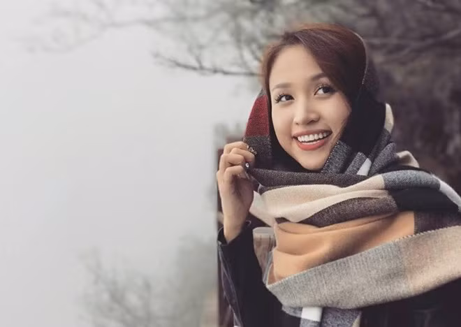  Vân Hugo là một bà mẹ đơn thân bản lĩnh. Cô chăm chỉ với vai trò người dẫn chương trình, đóng phim, ca hát và còn kinh doanh để gây dựng một cuộc sống tự lập, không dựa dẫm vào ai. Ảnh: Zing.