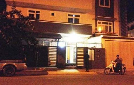 Khi cánh cửa căn biệt thự vừa hé mở, anh phát hiện chiếc két sắt đã bị đục phá hoàn toàn. Số tiền, vàng, ngoại tệ trong két sắt tri giá hàng tỷ đồng đã không cánh mà bay. Ảnh: Internet.