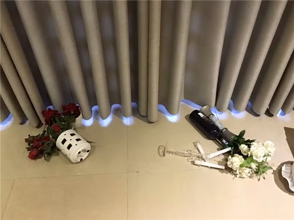 Đồ đạc trong nhà bị lục tung và vứt khắp sàn nhà. Đây không phải biệt thự sao Việt duy nhất từng bị trộm ghé thăm trong năm qua. Ảnh: FBNV.