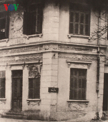 Ngôi nhà số 98 Hàng Mã của tên Việt gian Trương Đình Tri – kẻ làm chỉ điểm cho thực dân Pháp. Ngày 10/10/1947, đội “Hành động” của Công an quận 6 Hà Nội đã trừ khử y bằng lựu đạn.