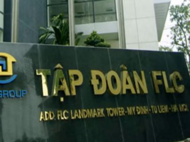 FLC được thành lập từ năm 2008 với số vốn điều lệ là 18 tỷ đồng. Năm 2011 thì FLC được niêm yết trên sàn chứng khoán Việt. Doanh nghiệp địa ốc này sở hữu nhiều khu đất vàng tại Thủ đô và một số tỉnh, thành phố khác. Các dự án của FLC tập trung vào 3 lĩnh vực chính: nhà ở, khách sạn - resort và dự án thương mại - dịch vụ. Ảnh: Danviet.