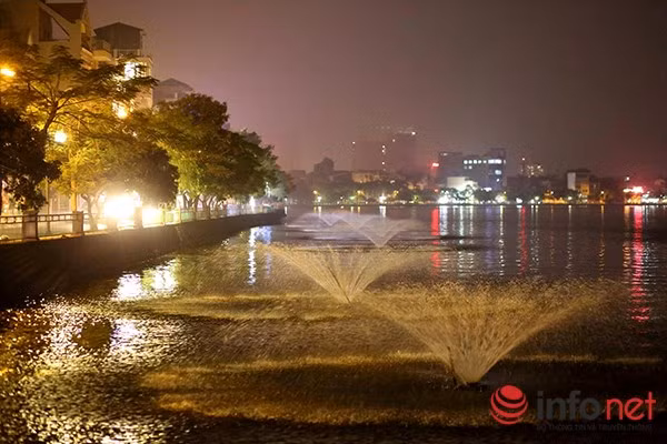 Còn tại Hồ Tây, ngay khi xảy ra sự cố, UBND TP Hà Nội đã yêu cầu Sở Xây dựng nghiên cứu đặt nhiều máy lọc nước. Được biết, đến chiều ngày 3/10 mức oxy hòa tan trên mặt nước Hồ Tây đã nâng từ 0 lên 2,8 mg/l.