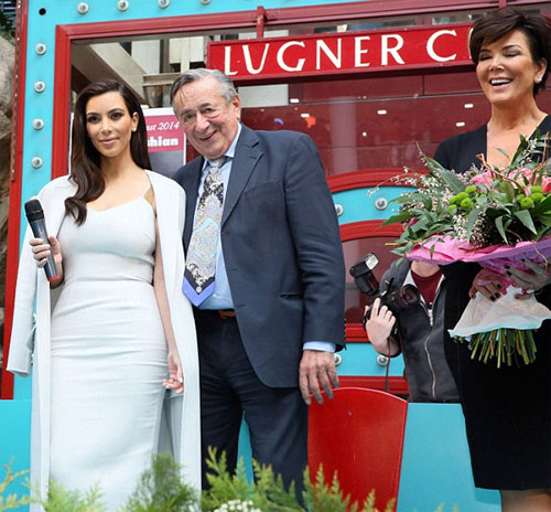 Trước những lời cáo buộc trên, Kim Kardashian đã có những lời đáp trả lại dư luận. Cô tố cáo nam tỷ phú nổi tiếng đã lợi dụng ôm cô trong khi điều khoản này không hề có trong hợp đồng. Đặc biệt, Richard còn cố tình xua đuổi vệ sĩ của Kim để có thời gian riêng tư bên người đẹp. Hành động vừa rồi của nam tỷ phú là cố tình "gây gổ" với cô và bôi xấu cô trước công chúng. Ảnh: DM.