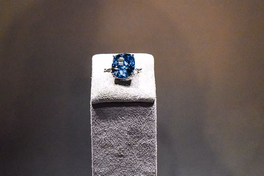 Viên kim cương được đổi tên thành The Blue Moon of Josephine sau khi về với chủ mới. Ảnh: Sotheby.