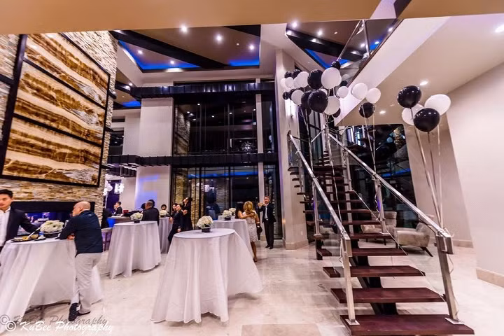 Buổi tiệc sinh nhật của vợ ca sĩ Đan Trường diễn ra trong một không gian sang trọng và tinh tế. Ảnh: VTC.