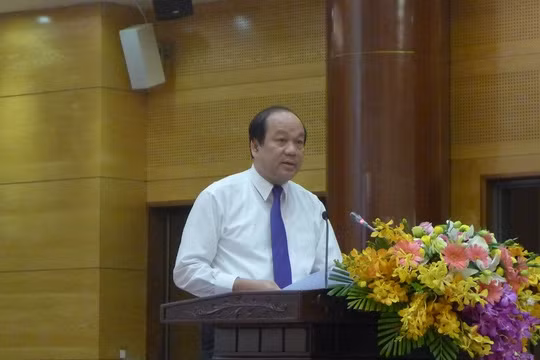 Bộ trưởng, Chủ nhiệm Văn phòng Chính phủ Mai Tiến Dũng cho biết Phó Thủ tướng Thường trực Trương Hoà Bình đã có chỉ đạo Bộ Công an vào cuộc vụ cá chết số lượng lớn bất thường ở Hồ Tây - (Ảnh: Bảo Trân).