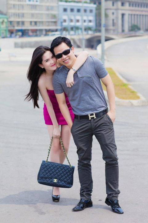 Chia sẻ trên báo Phụ Nữ, Ngọc Trinh thừa nhận: “Đúng là tôi và anh Tiệp có thời gian yêu nhau nhưng đã chia tay lâu rồi. Có một khoảng thời gian tôi ngưng không hoạt động trong làng showbiz. Khi trở lại, tôi vẫn tin tưởng Tiệp trong công việc và gắn bó cho tới bây giờ. Tôi sẽ không bao giờ rời Tiệp". Ảnh: Vietnamnet.