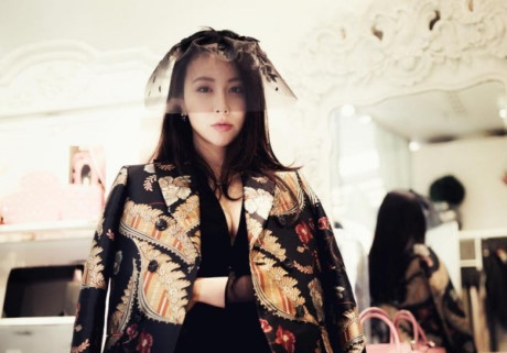 Hiện tại, Chelsea sở hữu một thương hiệu thời trang riêng mang tên C3. Cô hy vọng có thể mở ra liên kết thương mại giữa châu Á và Bắc Mỹ. Cô còn là bà mẹ đơn thân sau khi hạ sinh quý tử đầu năm 2015.