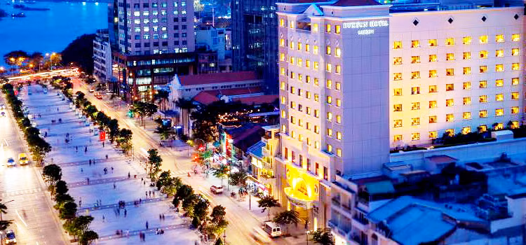 Còn lại một số dự án cũng được cho là có sự tham gia của Vạn Thịnh Phát nhưng có quy mô nhỏ hơn, như khách sạn Duxton (tên mới là Prince). Cụ thể, công ty có liên quan đến Vạn Thịnh Phát là New Life đã mua lại khách sạn Duxton Hotel Saigon từ Low Keng Huat với giá trị 49,24 triệu USD. Ảnh: Keyteam.