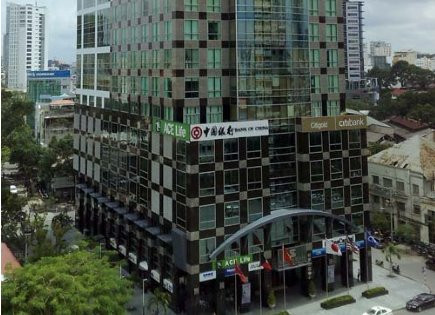 Một số chủ đầu tư khác như Tập đoàn Sun Wah sở hữu tòa nhà Sunwah Tower (115 Nguyễn Huệ), cao 22 tầng tổng diên tích sử dụng 20.800 m2, diện tích sàn 1.500 m2. Tổng vốn đầu tư cho dự án này là 45 triệu USD. Ảnh: Savills.