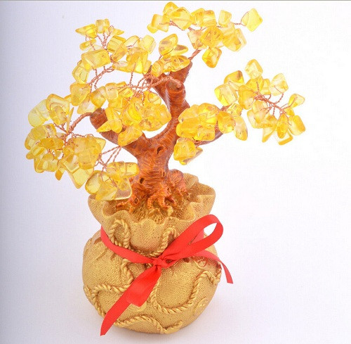 Đá phong thủy: Đá phong thủy mang tầm quan trọng rất lớn với nguồn năng lượng, luồng khí phong thủy ra vào trong nhà và văn phòng làm việc. Đá phong thủy màu vỏ chanh được biết đến là vật dụng thu hút sự thịnh vượng, thường được trưng bày tại trung tâm thịnh vượng ở phía Đông Nam trong nhà. Bạn cũng có thể trưng bày tại đây cây đá quý phong thủy với những viên đá phong thủy màu vỏ chanh hoặc đeo trên người trang sức bằng đá phong thủy màu vỏ chanh.